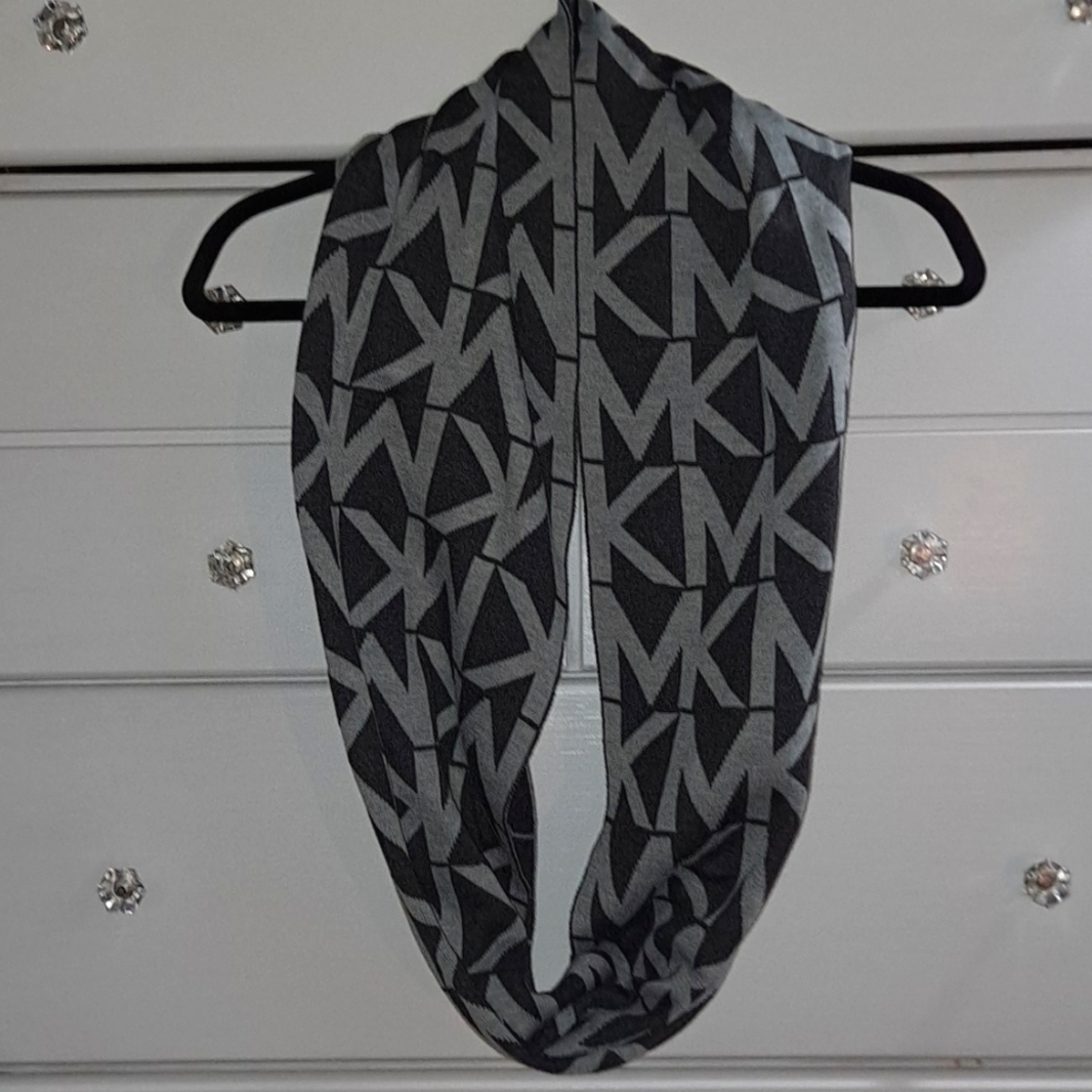 Michael kors infinity scarf
